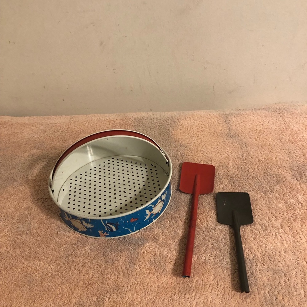 Vintage J Chein & Co Tin Tropical Fish Sand Sifter With Shovels